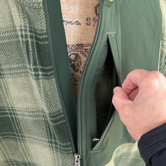 Duluth Trading Co green relaxed fit checkpoint fleece mock neck zip pullover - Picture 3 of 16